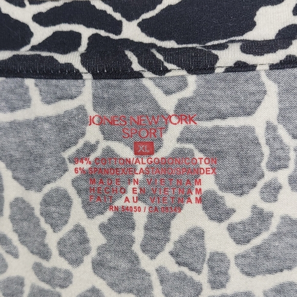 💞 XL | Jones NY | Giraffe-Print Long Sleeved Tunic Blouse - Picture 4 of 5
